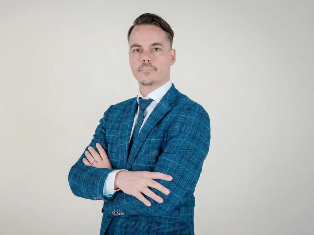 Patric Sawada, founder of Silkdrive, available as fractional CMO and interim head of growth